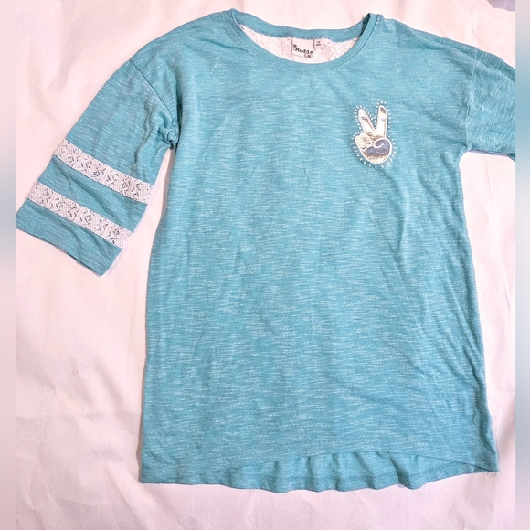 A Lot of 3 Girl's Tops, Youth Size 12 - 14 - Picture 9 of 11